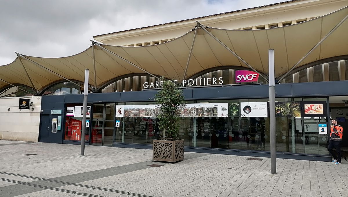 Poitiers_gare_entrance