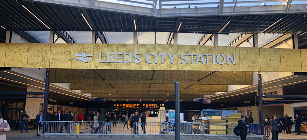%e8%8b%b1%e9%93%81 Leeds__station Outside