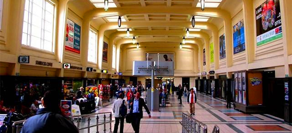 %e8%8b%b1%e9%93%81 Leeds__station_inside