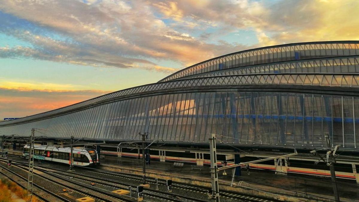 Lerida_lleida_estacion_platform_hall