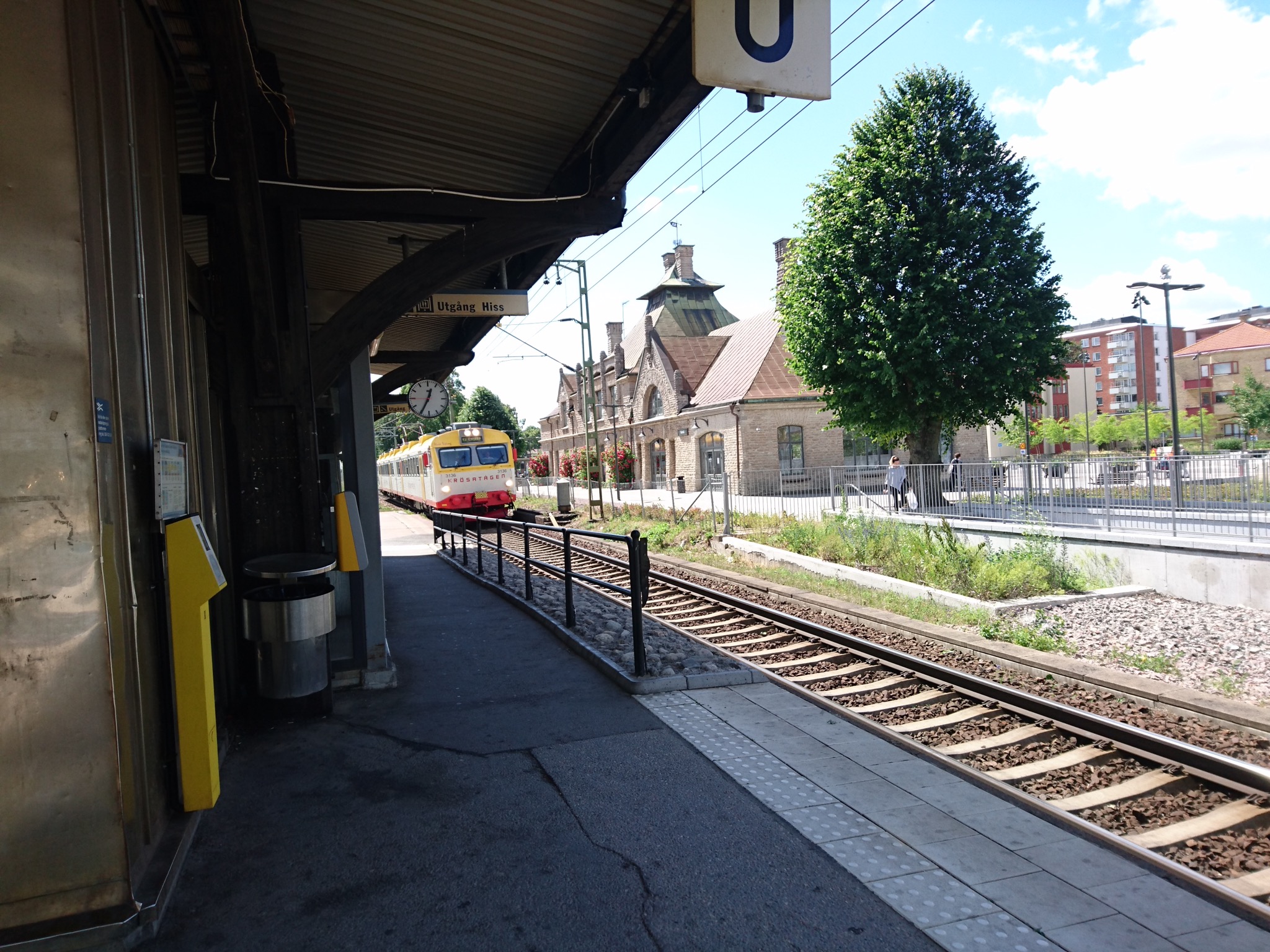 Kumla_station_platform_1
