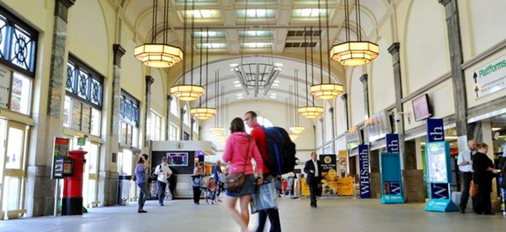 Cardiff_central_station_inside