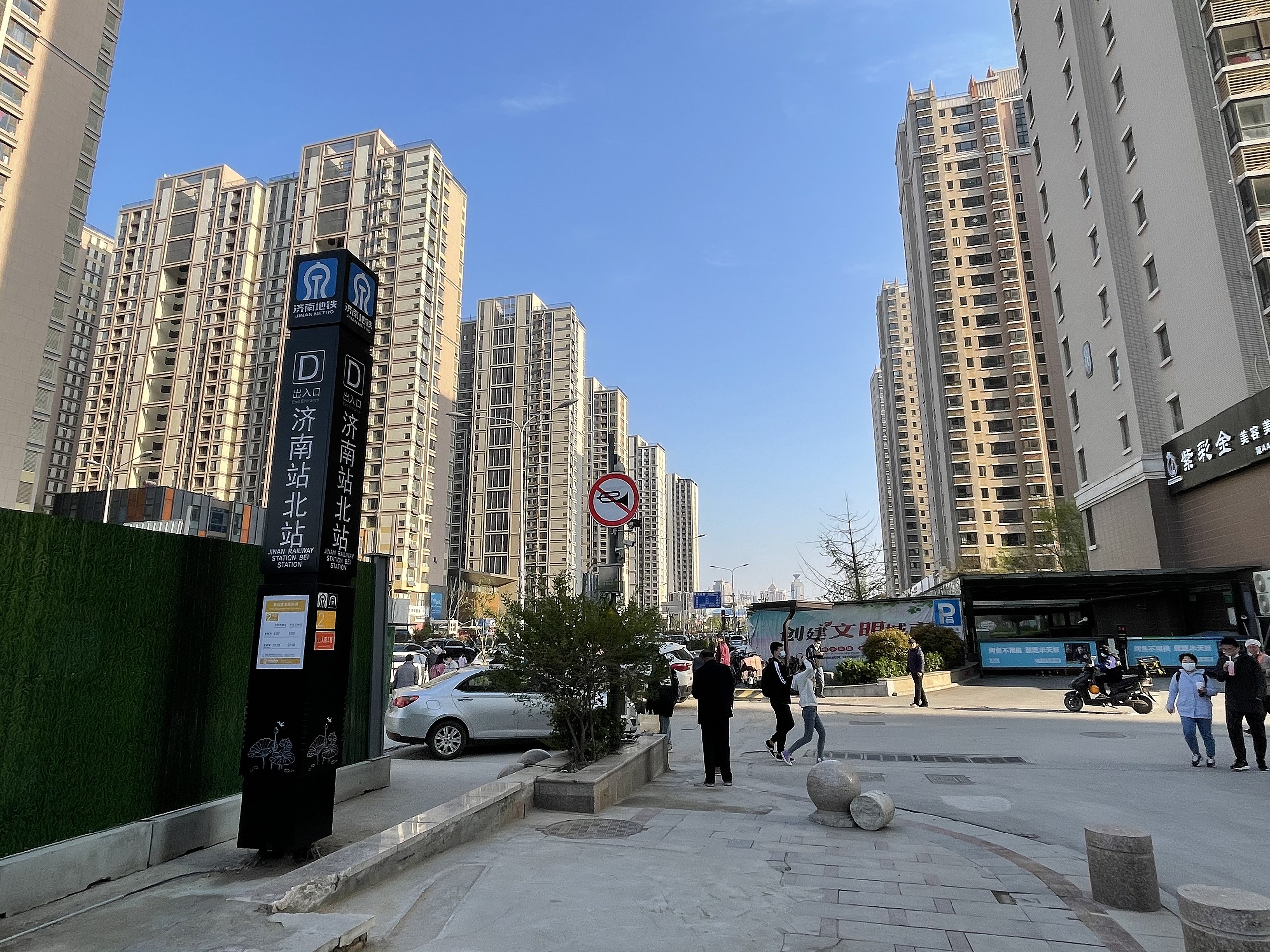 Jinan_railway_station_north_exit_d