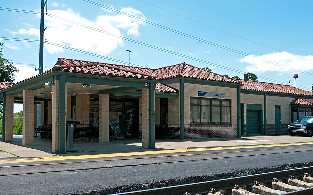Austin_amtrak_station_platform_1
