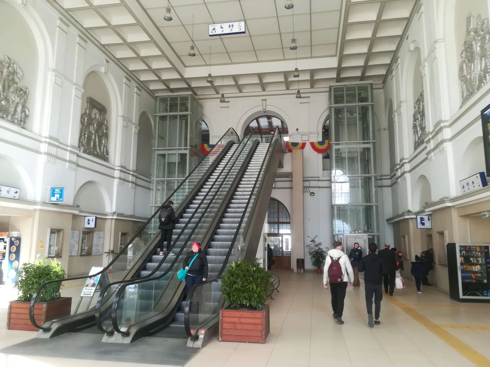 Arad_bahnhof_concourse