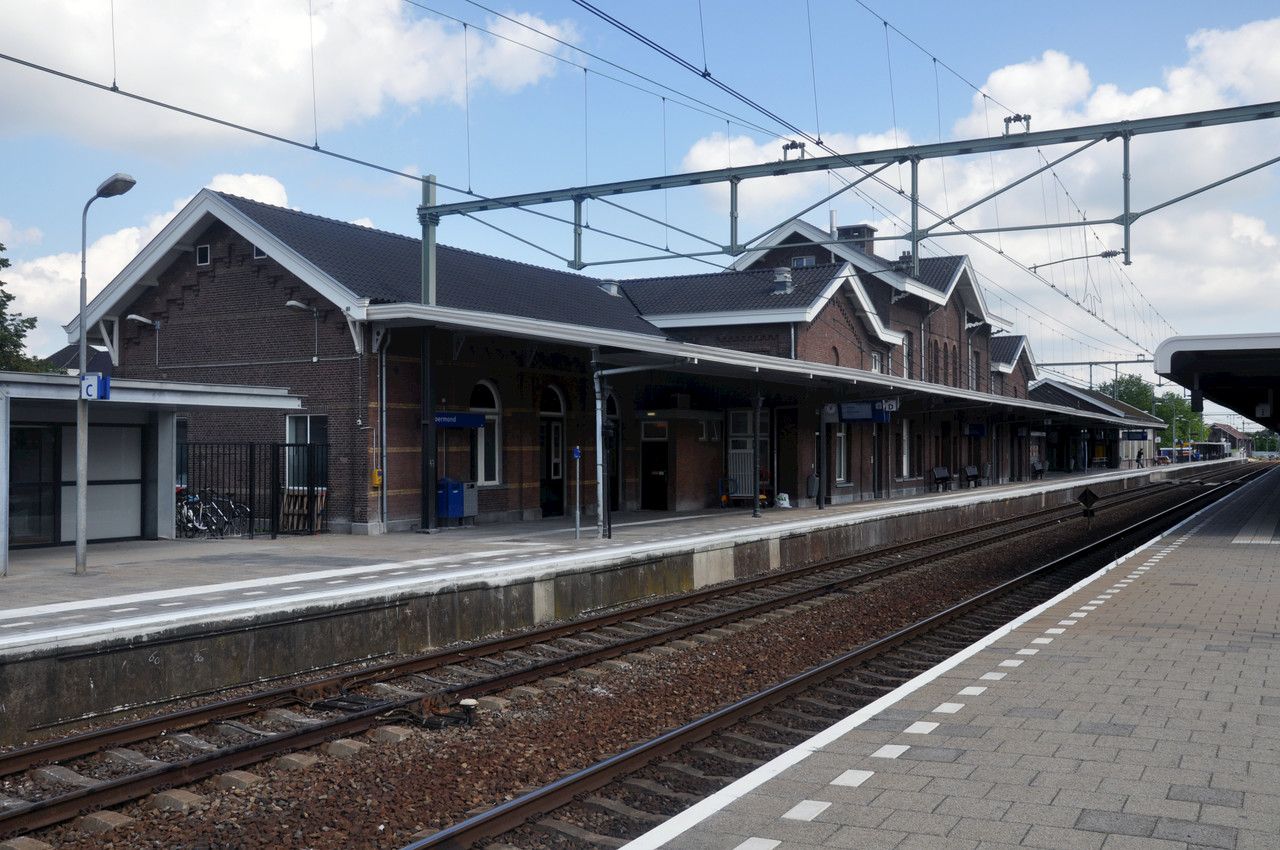 Sroermond_station_platforms