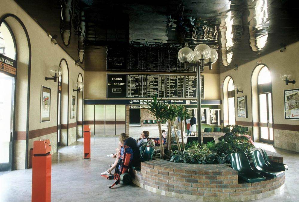 station interior photo