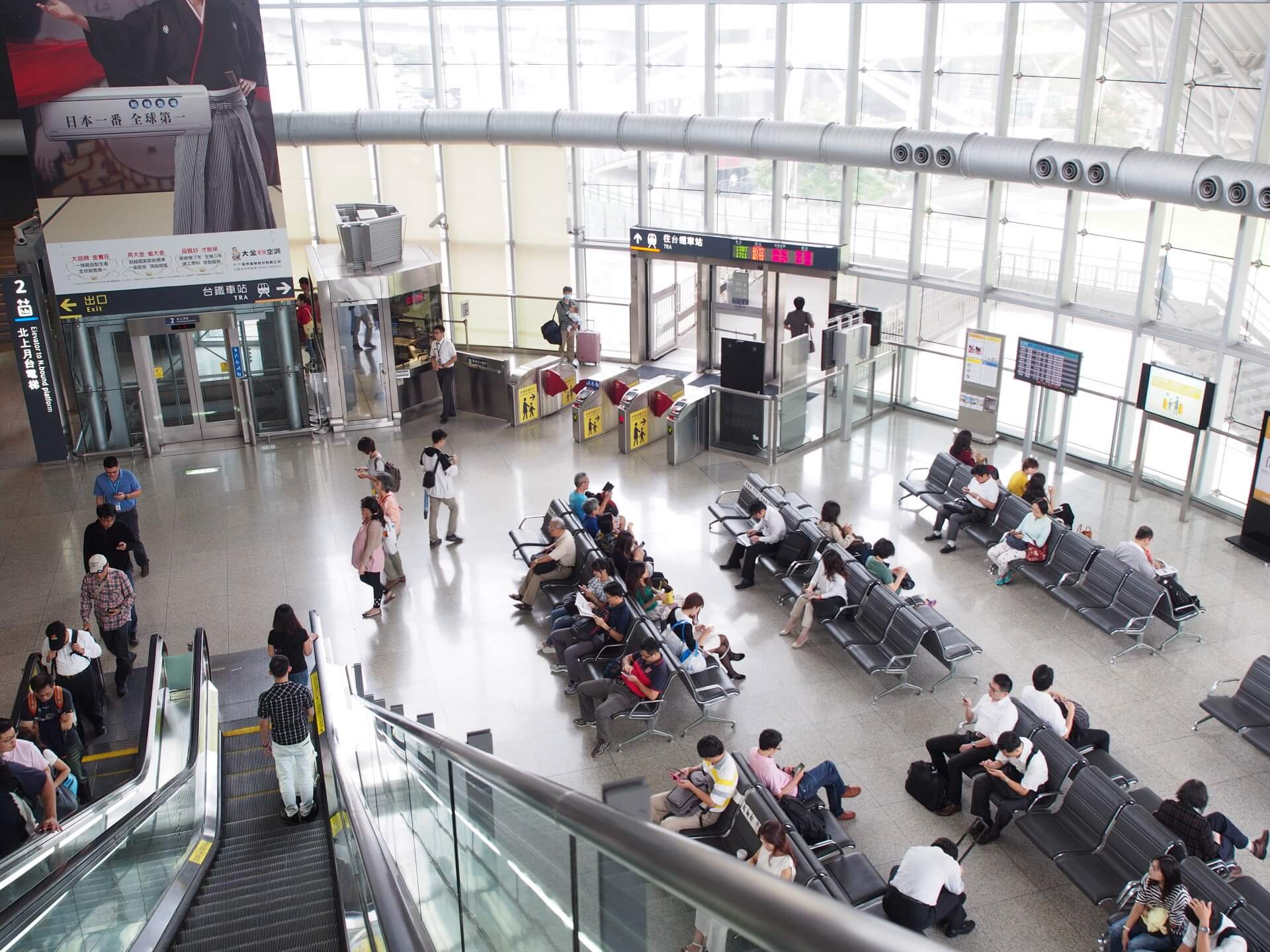 Thsr_shinchu_station_hall