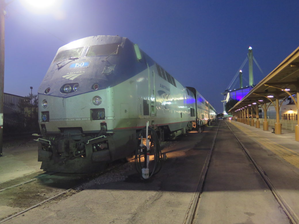 San_antonio_train_station_platform_amtrak