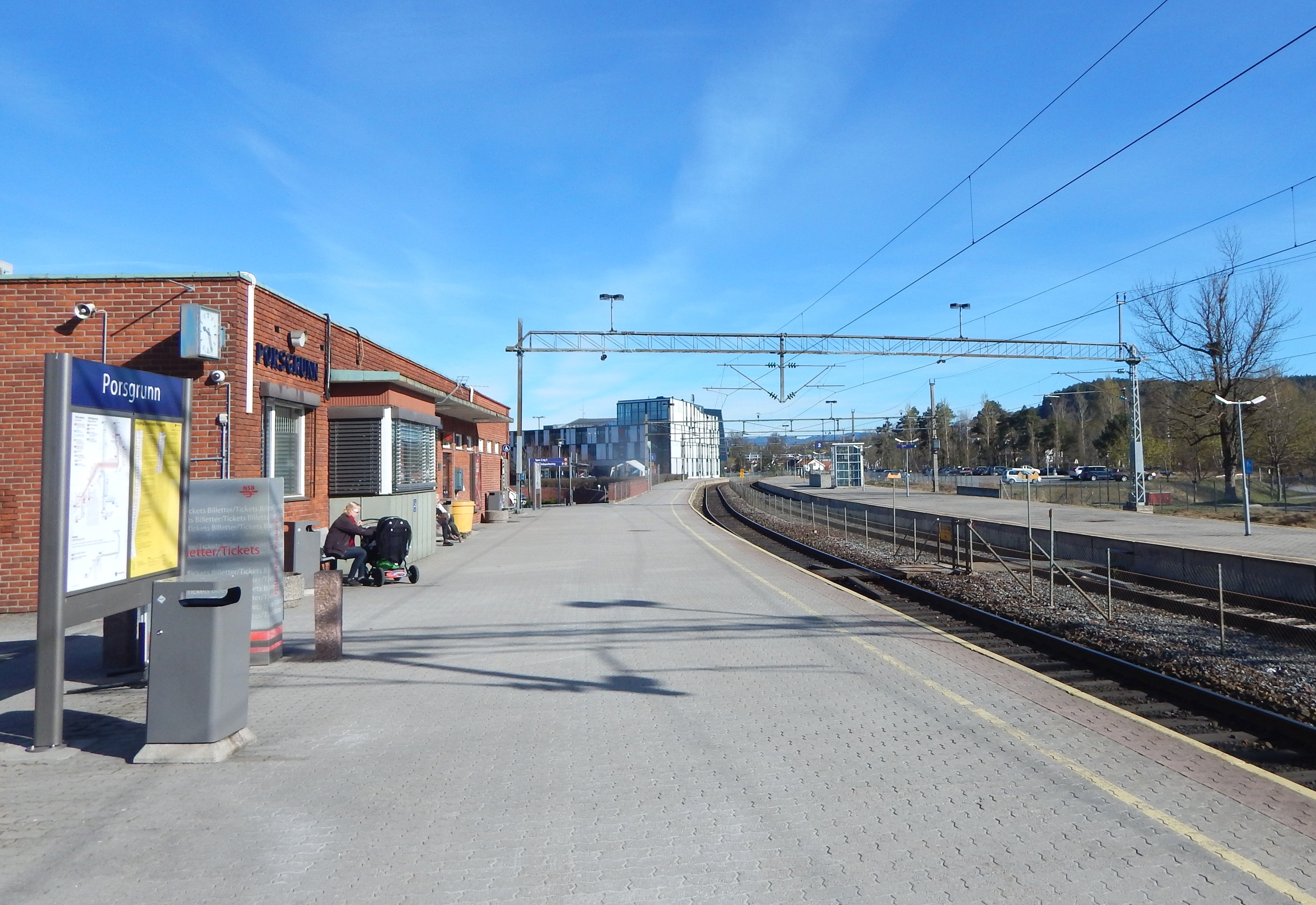 Porsgrunn_stasjon_outside