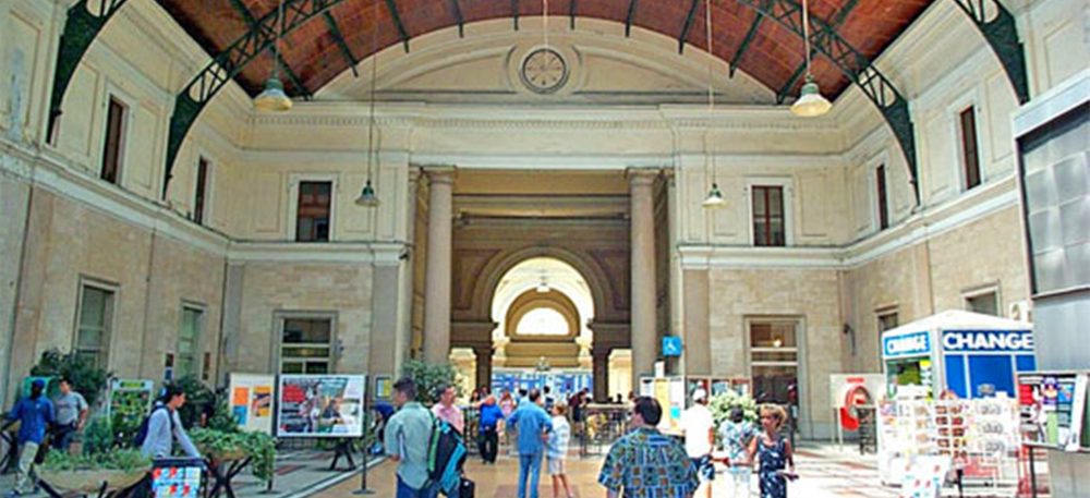 %e6%84%8f%e9%93%81 Genova_piazza_principe Inside