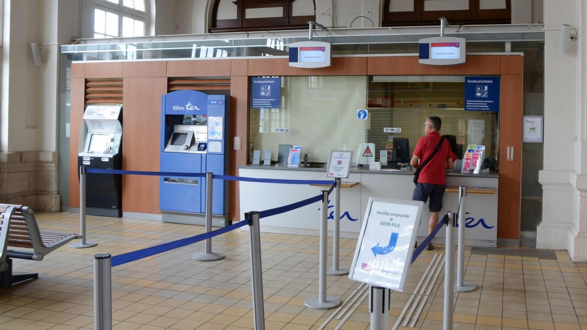 Sedan_station_ticket_office