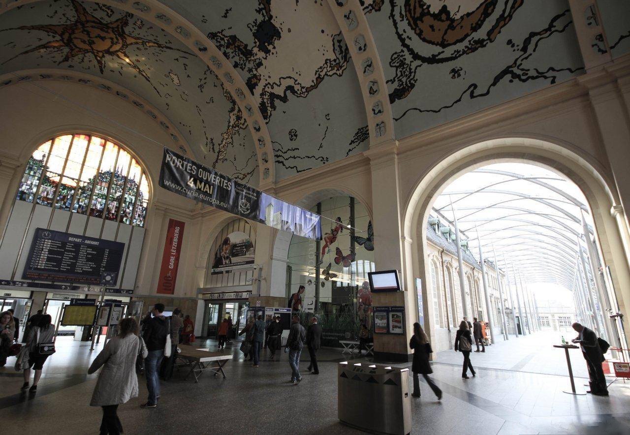 Luxembourg_station_hall_1