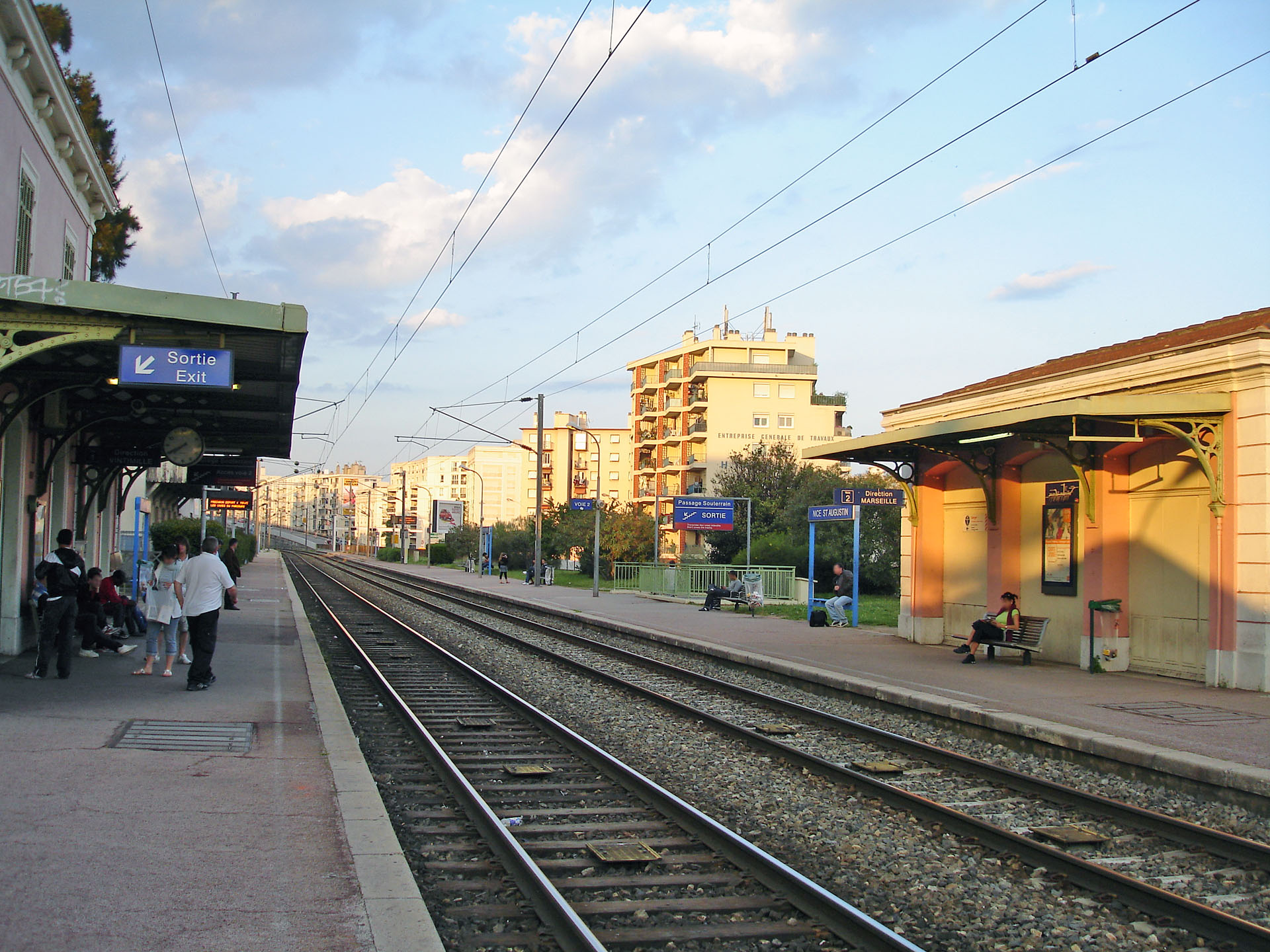 Nice Saint Augustin_station_platforms
