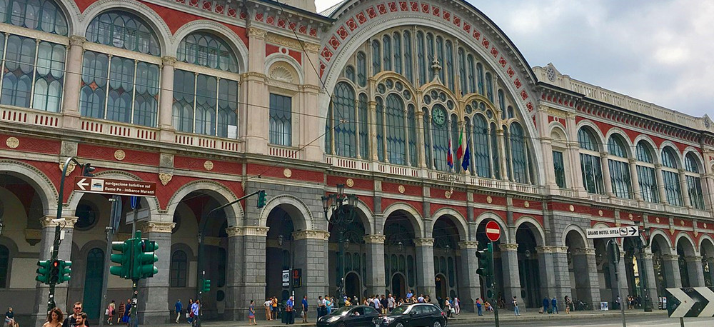 Torino_porta_nuova_station_outside