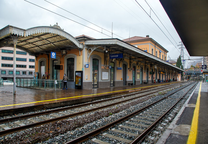 Lecco_stazione_entrance