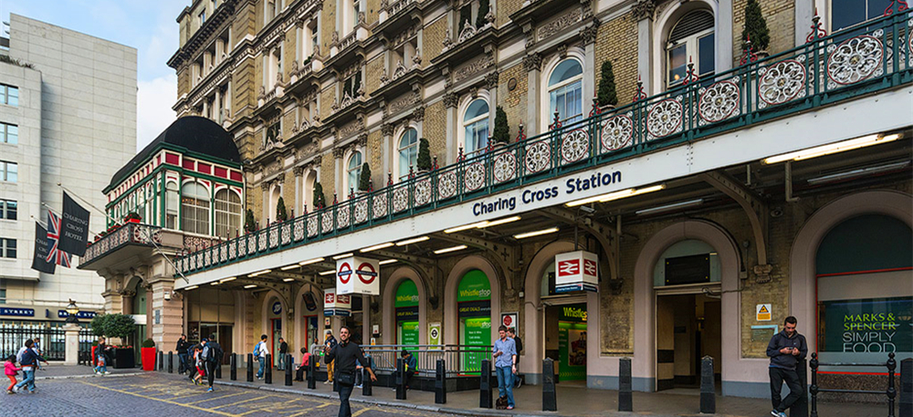 %e8%8b%b1%e9%93%81 London_charing_cross_station_ Outside