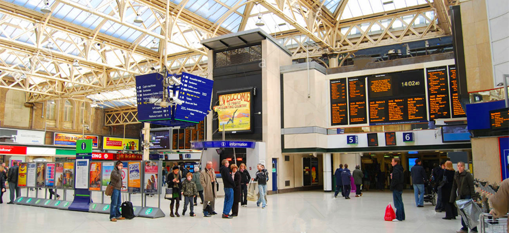 %e8%8b%b1%e9%93%81 London_charing_cross__ Inside