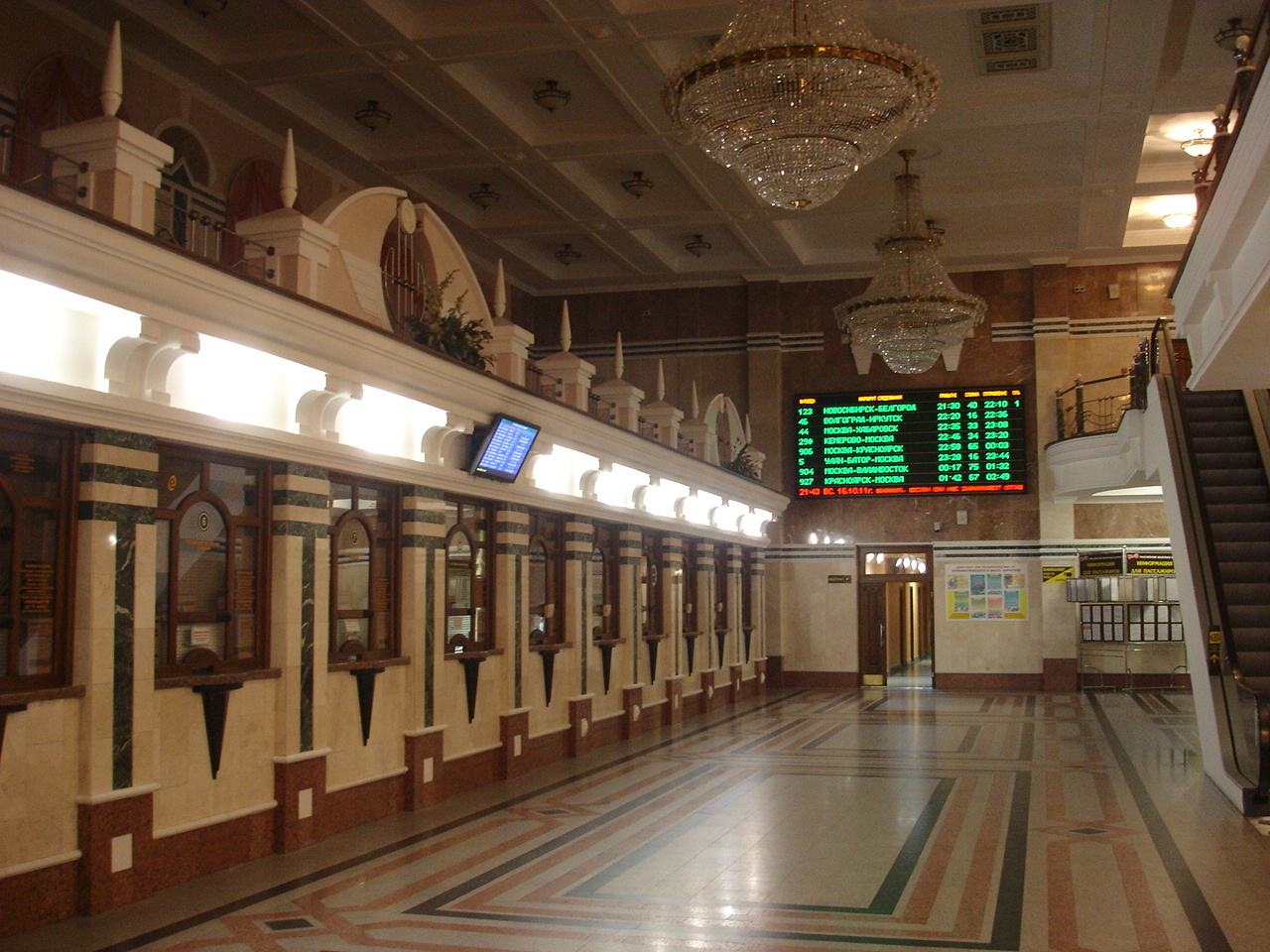Omsk_railway_station._ticket_office_hall