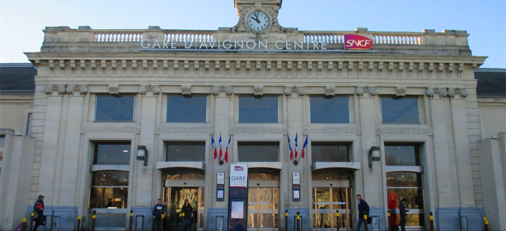 %e6%b3%95%e9%93%81 Avignon Centre Outside