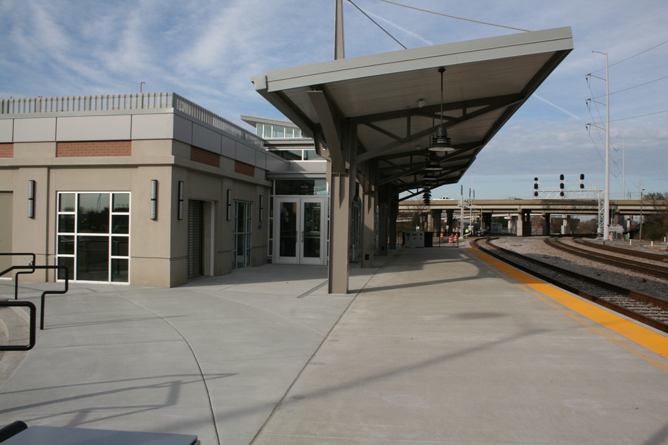 Norfolk_amtrak_station_platform