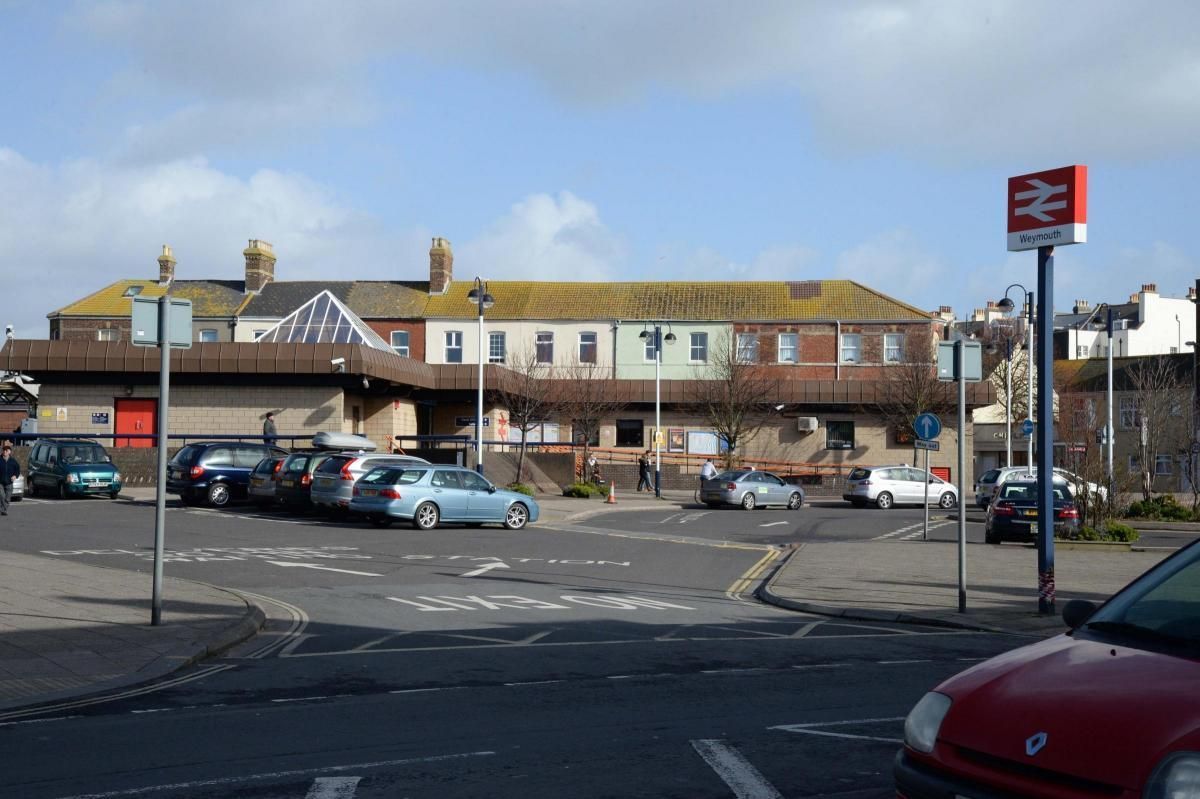 Weymouth_station_building