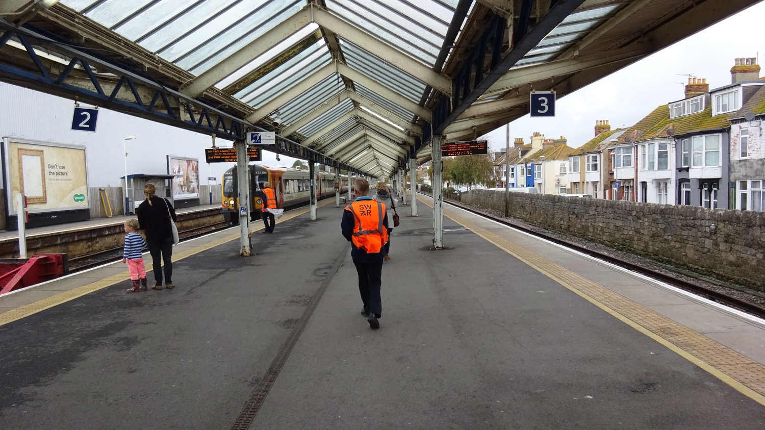 Weymouth_station_platform_2_3