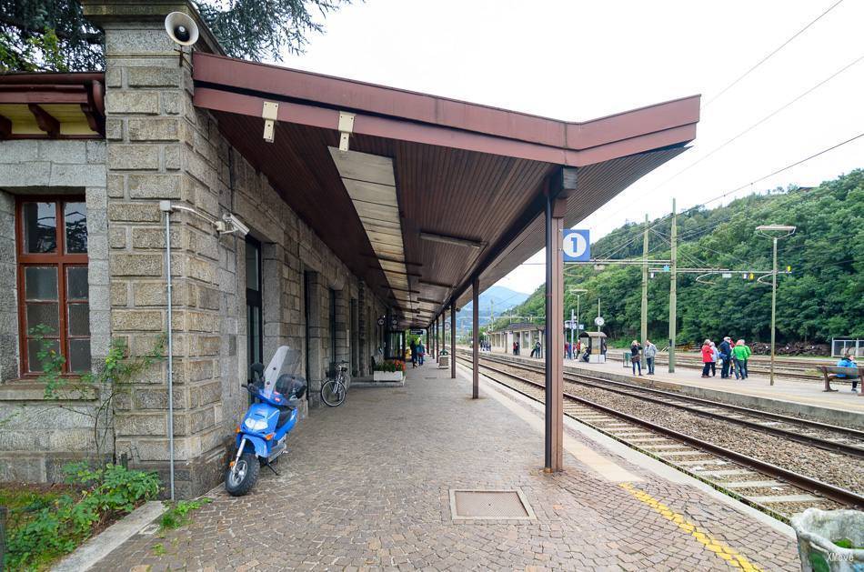 station interior photo