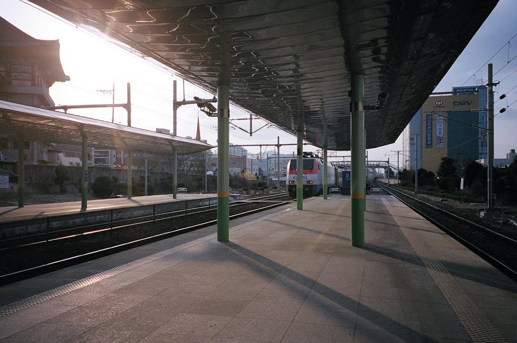 Gumi_station_platforms