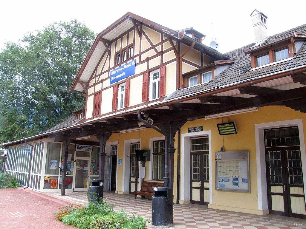 station interior photo