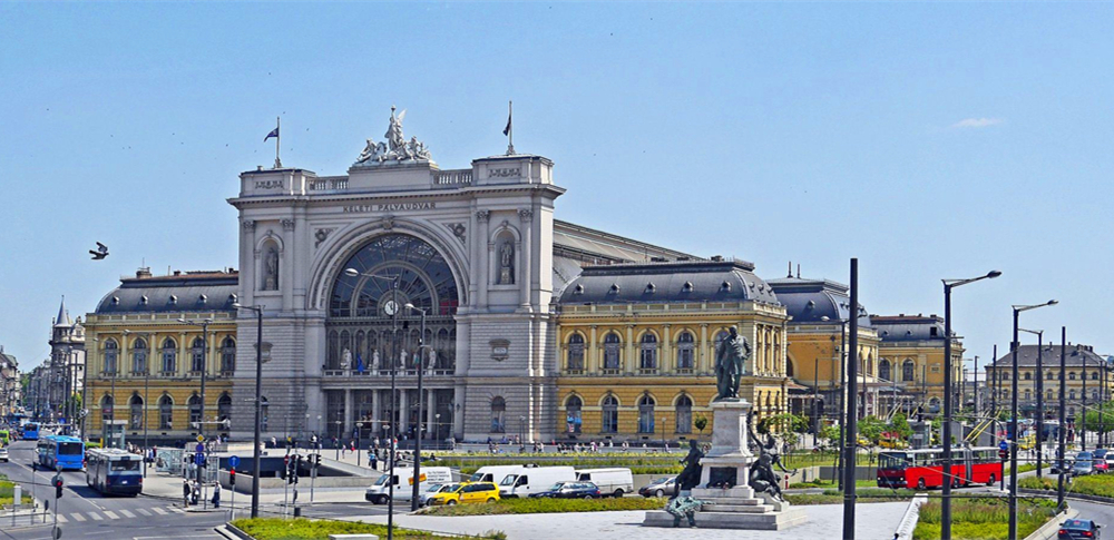 %e5%8c%88%e7%89%99%e5%88%a9 Budapest_keleti_p%c3%a1lyaudva Outside