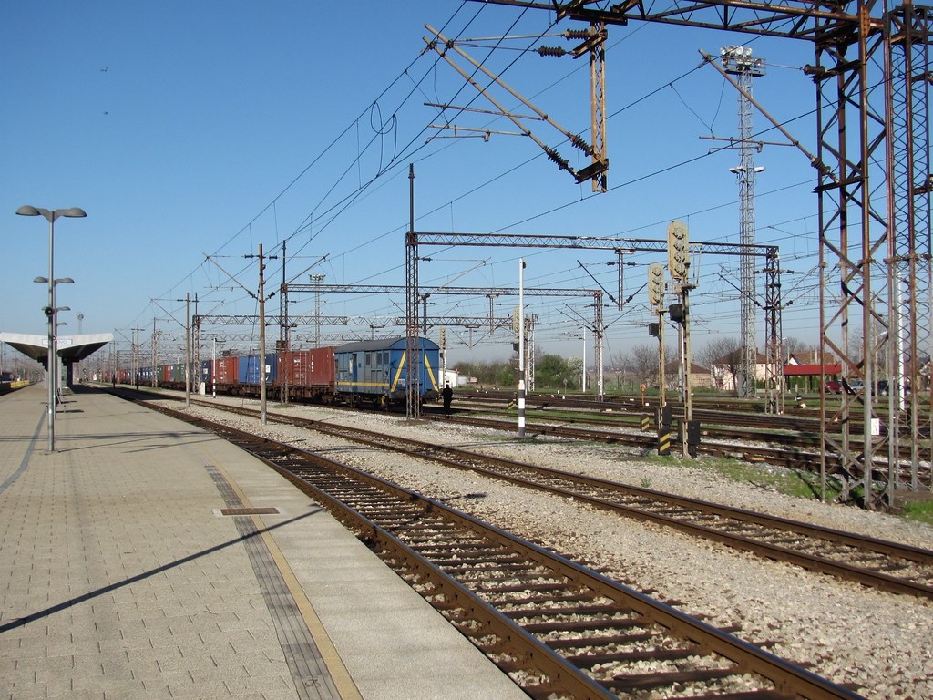 Vinkovci_zeljeznicka_stanica_platform_1