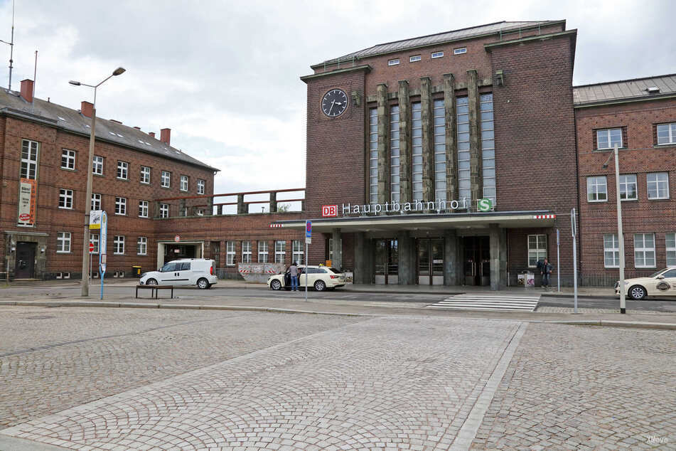 station building photo