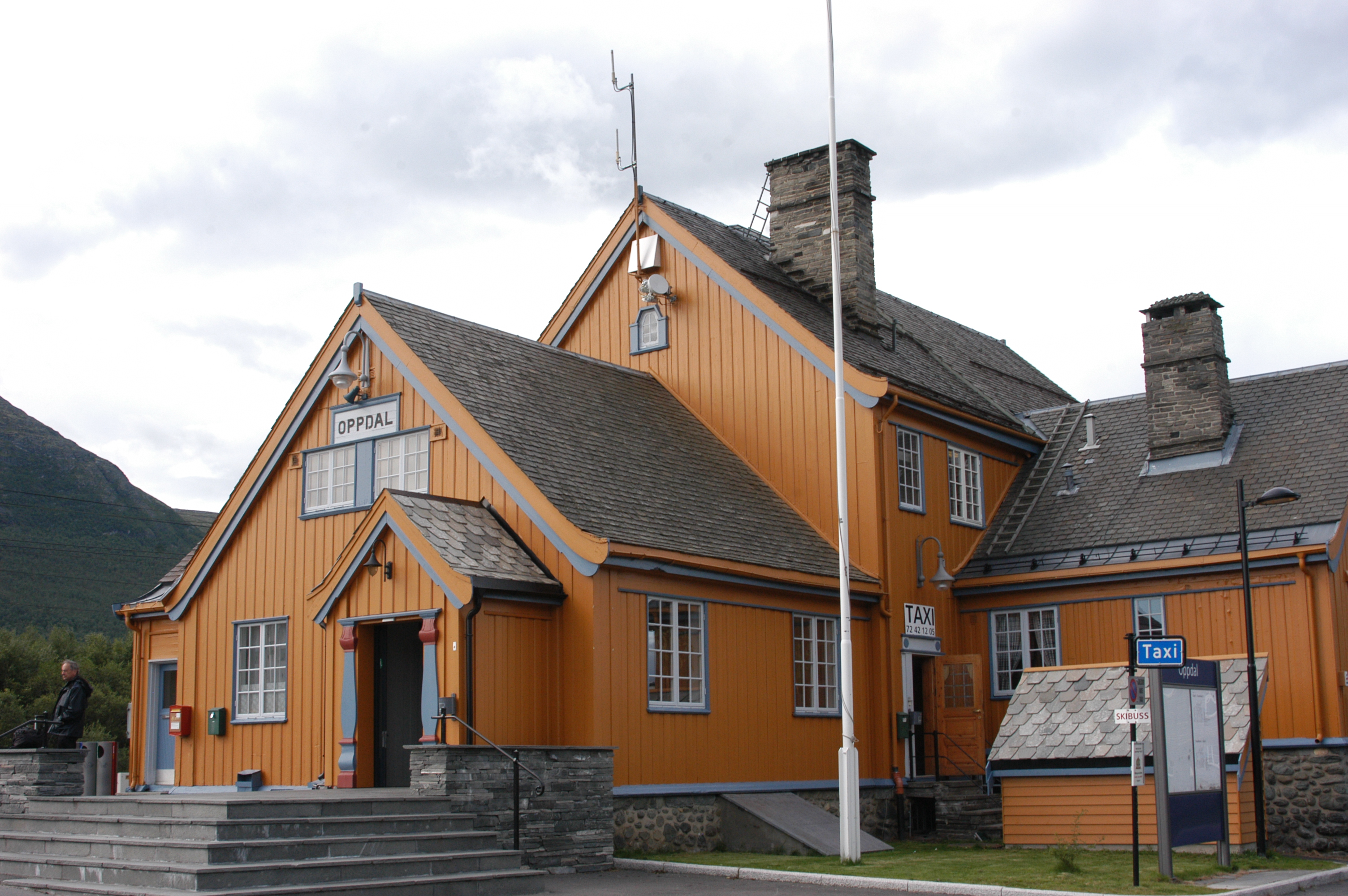 Oppdal_train_station