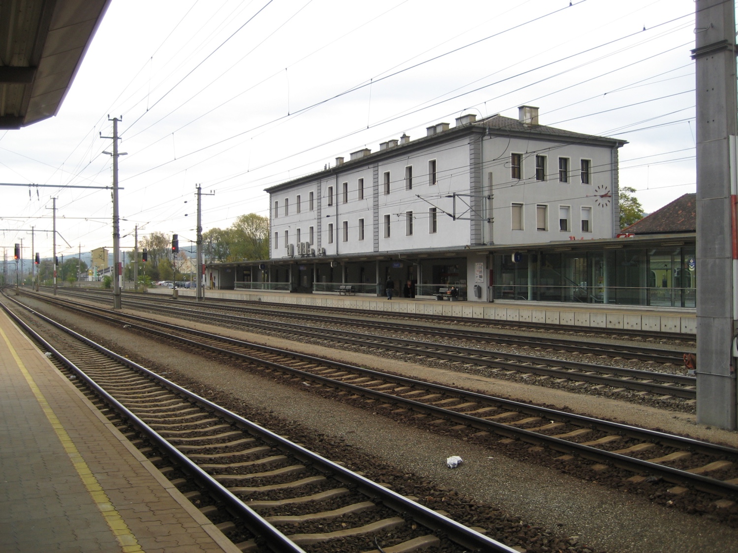 Gloggnitz_station_platforms