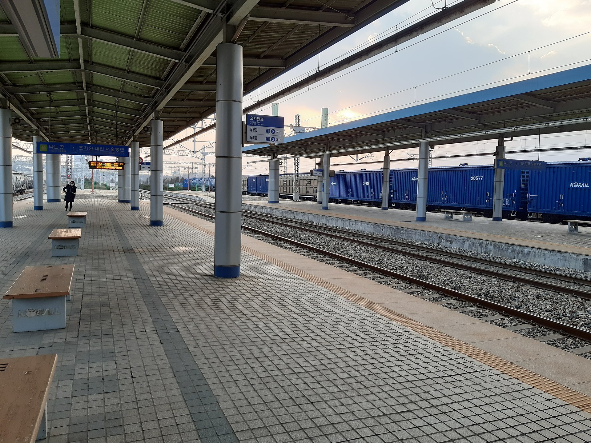 Cheongju_station_platform_1