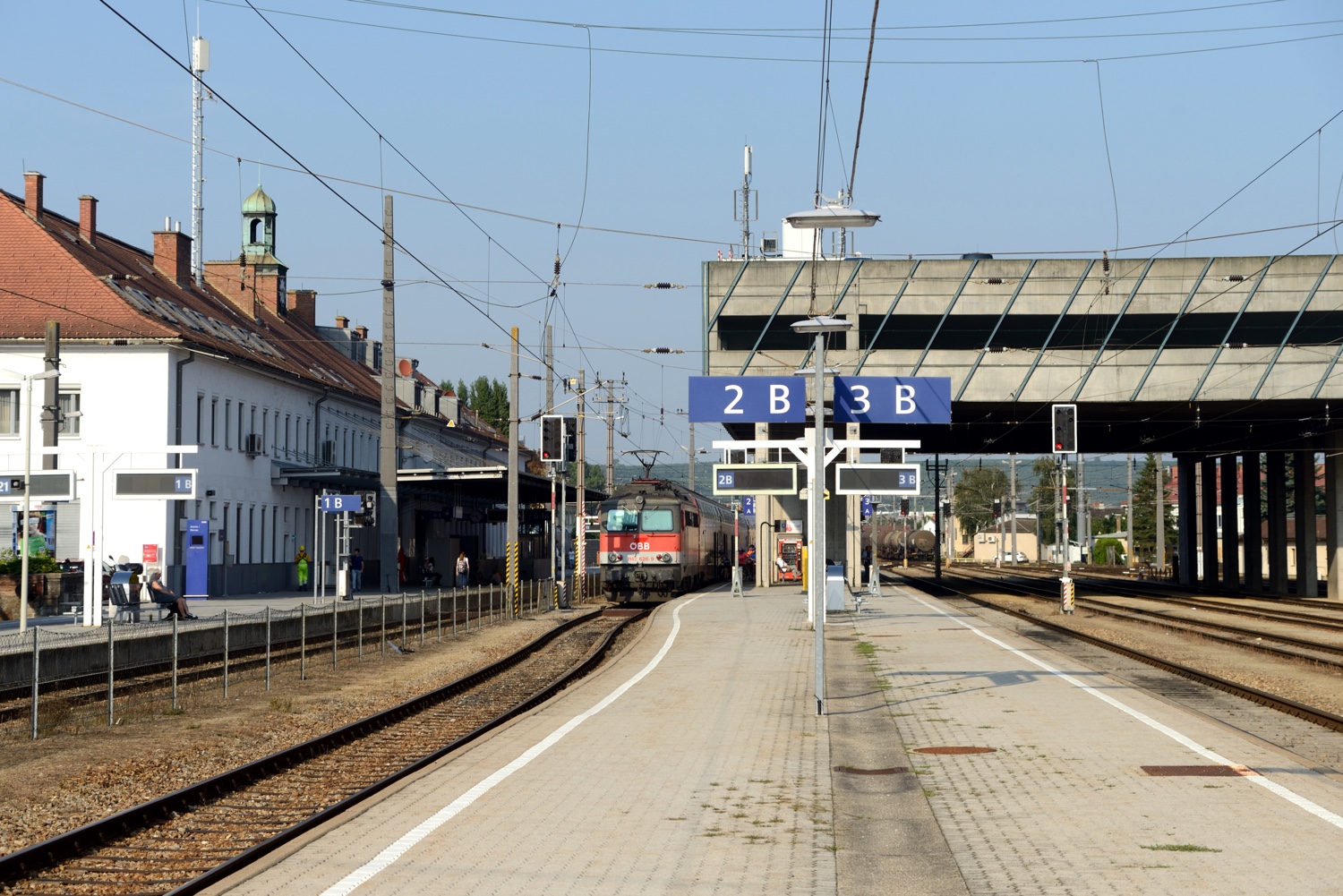 Krems_an_der_donau_bahnhof_platform_2_3