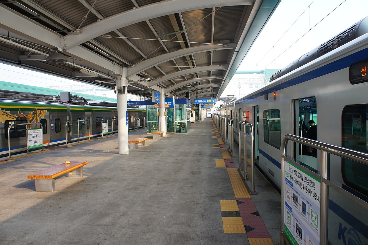 Chuncheon_si_station_platforms_2_3