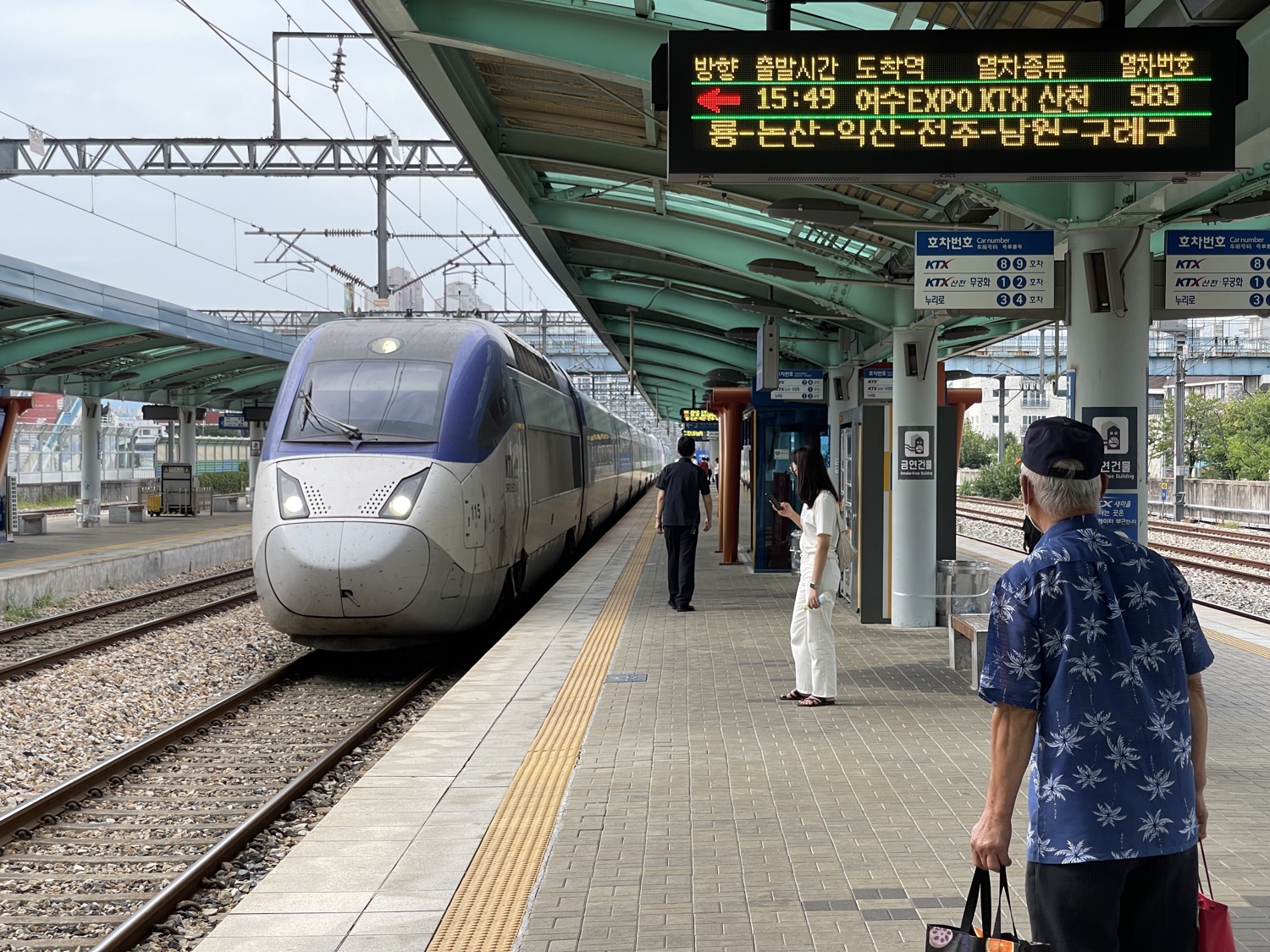 Seodaejeon_station_platform
