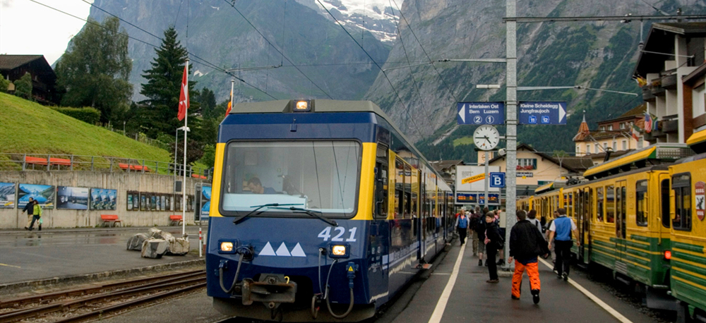 %e7%91%9e%e9%93%81_grindelwald_central_station_inside