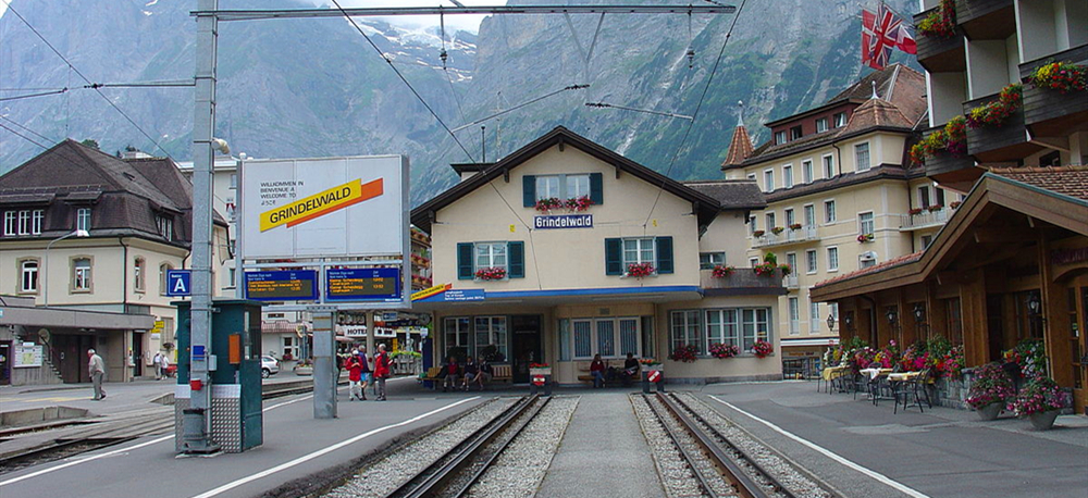 %e7%91%9e%e9%93%81_grindelwald_central_station_outside