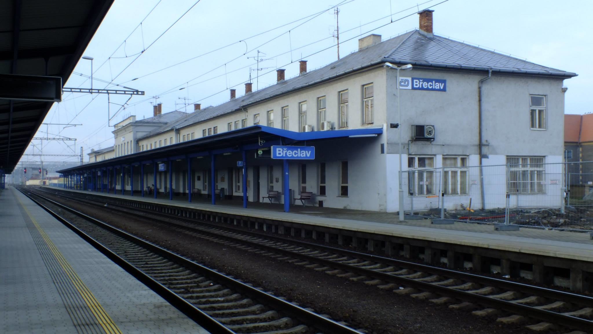 Br%cc%8ceclav_station