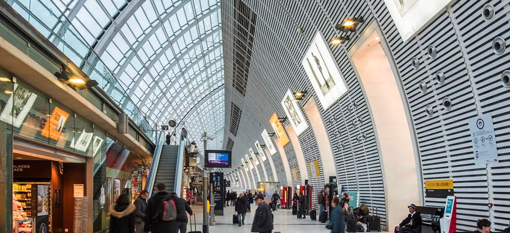 Avignon_tgv_station_inside