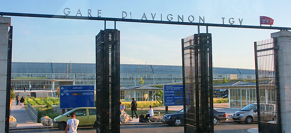 Avignon_tgv_station_outside