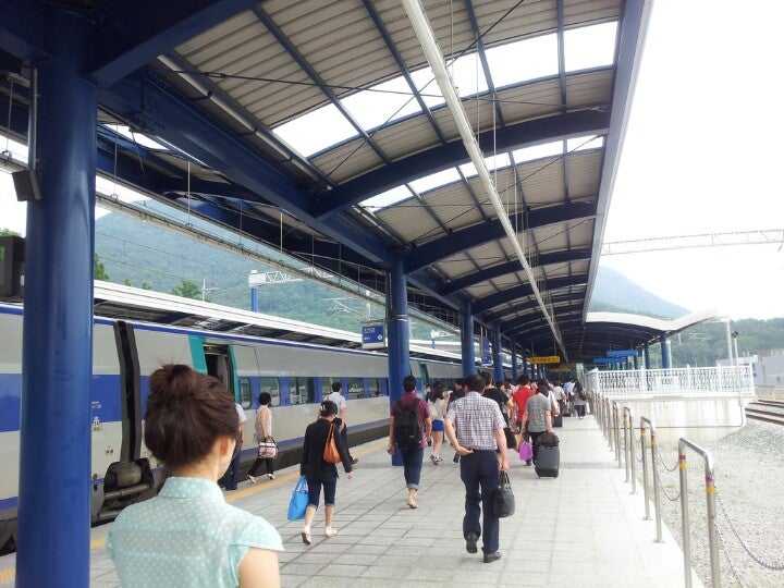 Changwon_station_platform