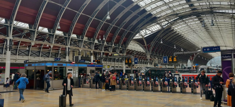 %e8%8b%b1%e9%93%81 London_paddington__inside