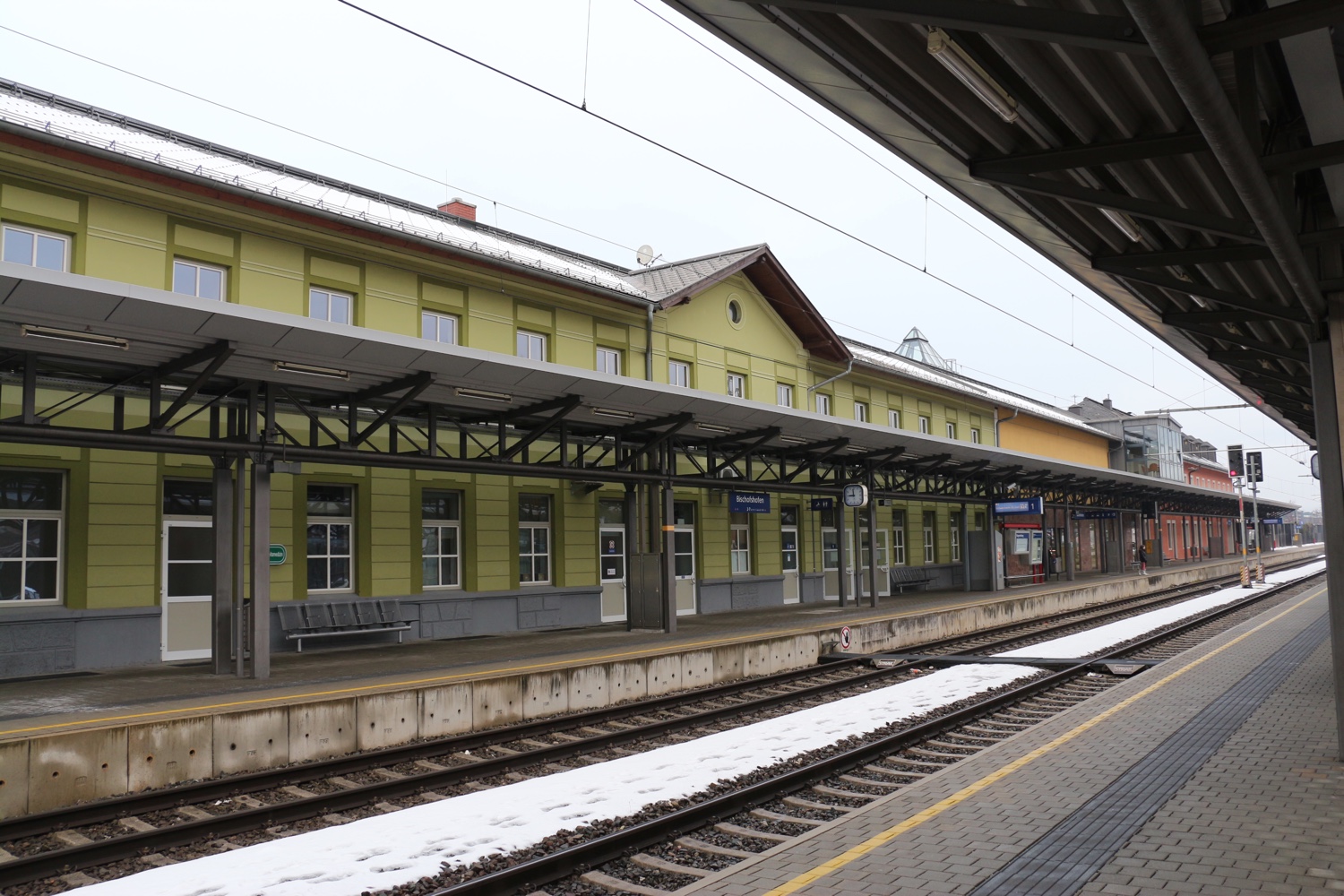 Bischofshofen_station_platform_1