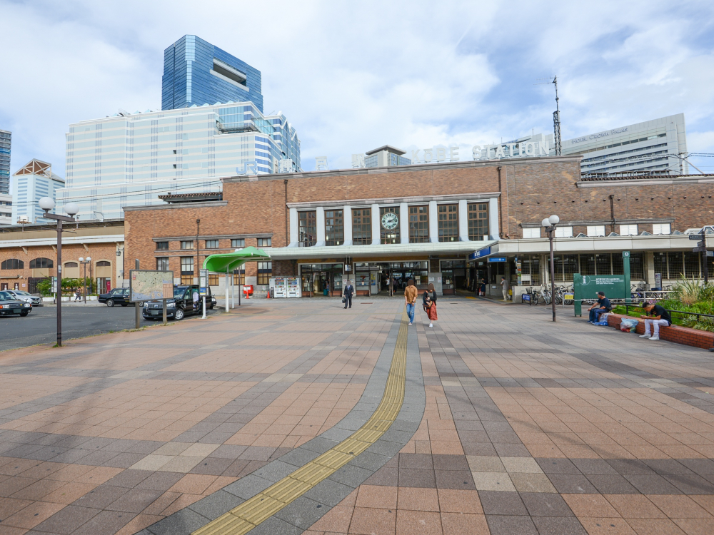Kobe_station_outside