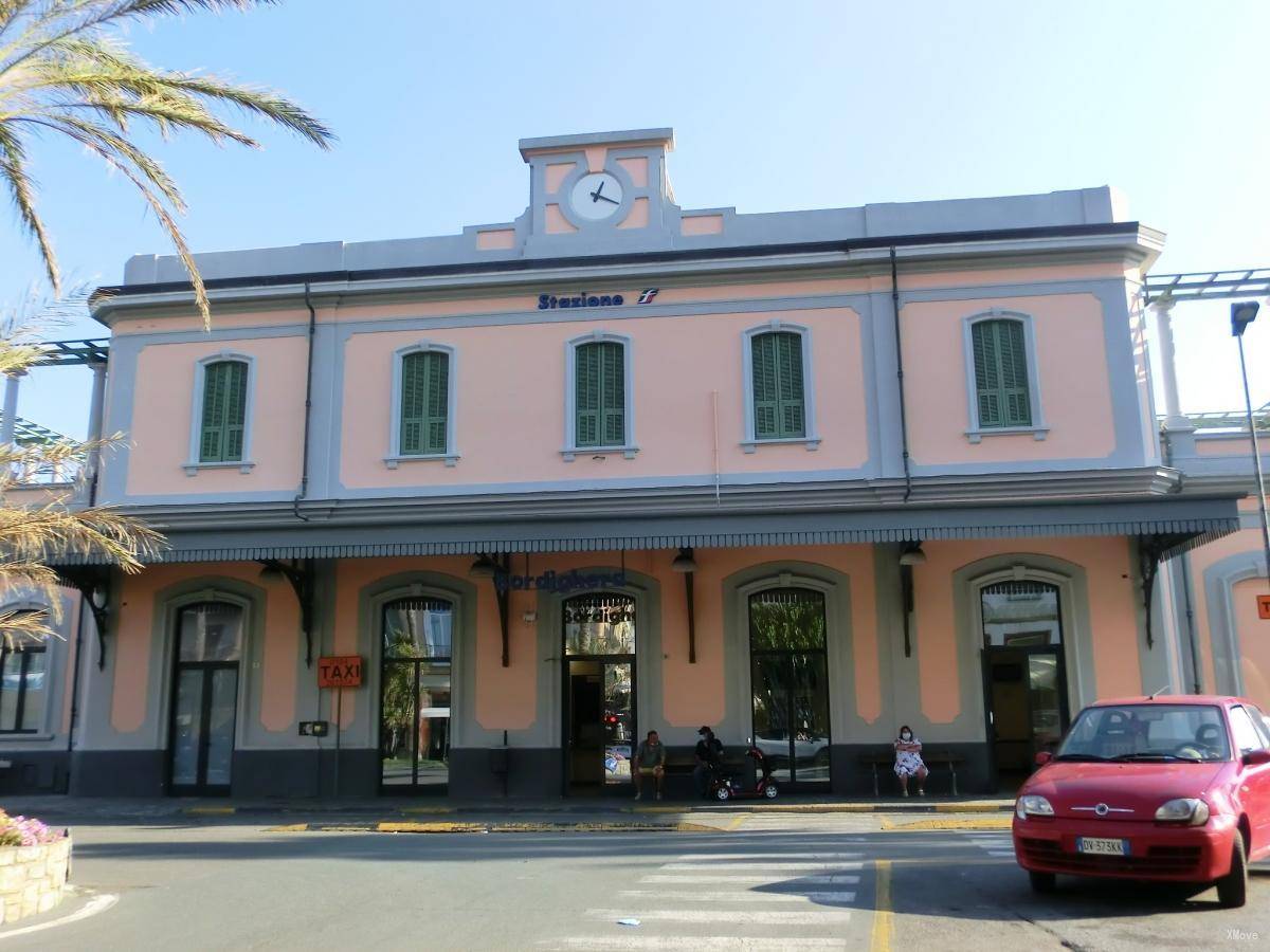 station building photo