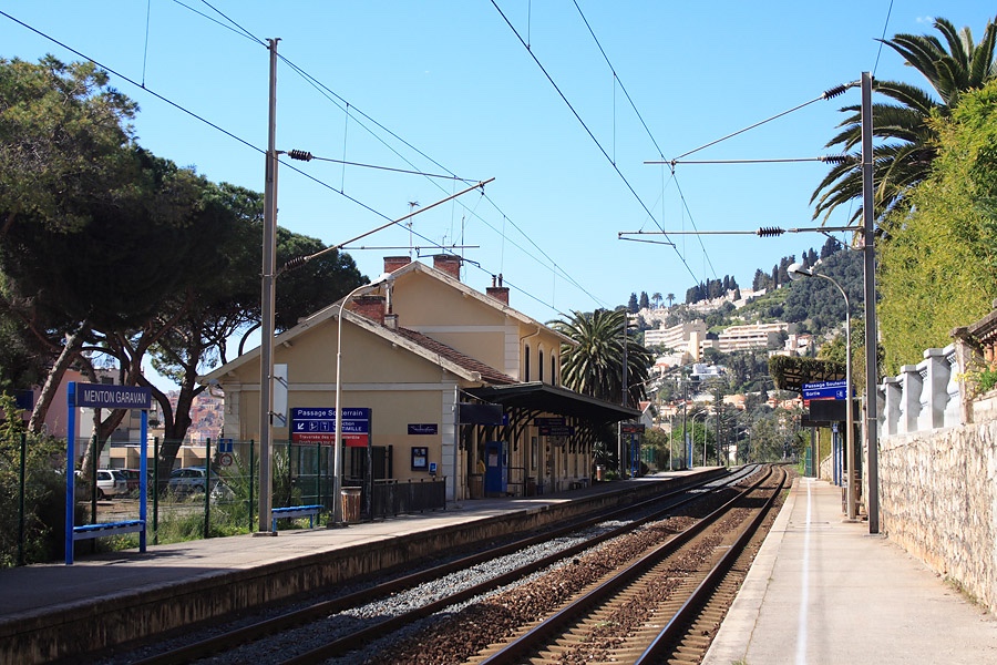 Menton_station_platforms